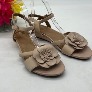 Clarks Light Pink Floral Sandal Size 9. MCS2603C